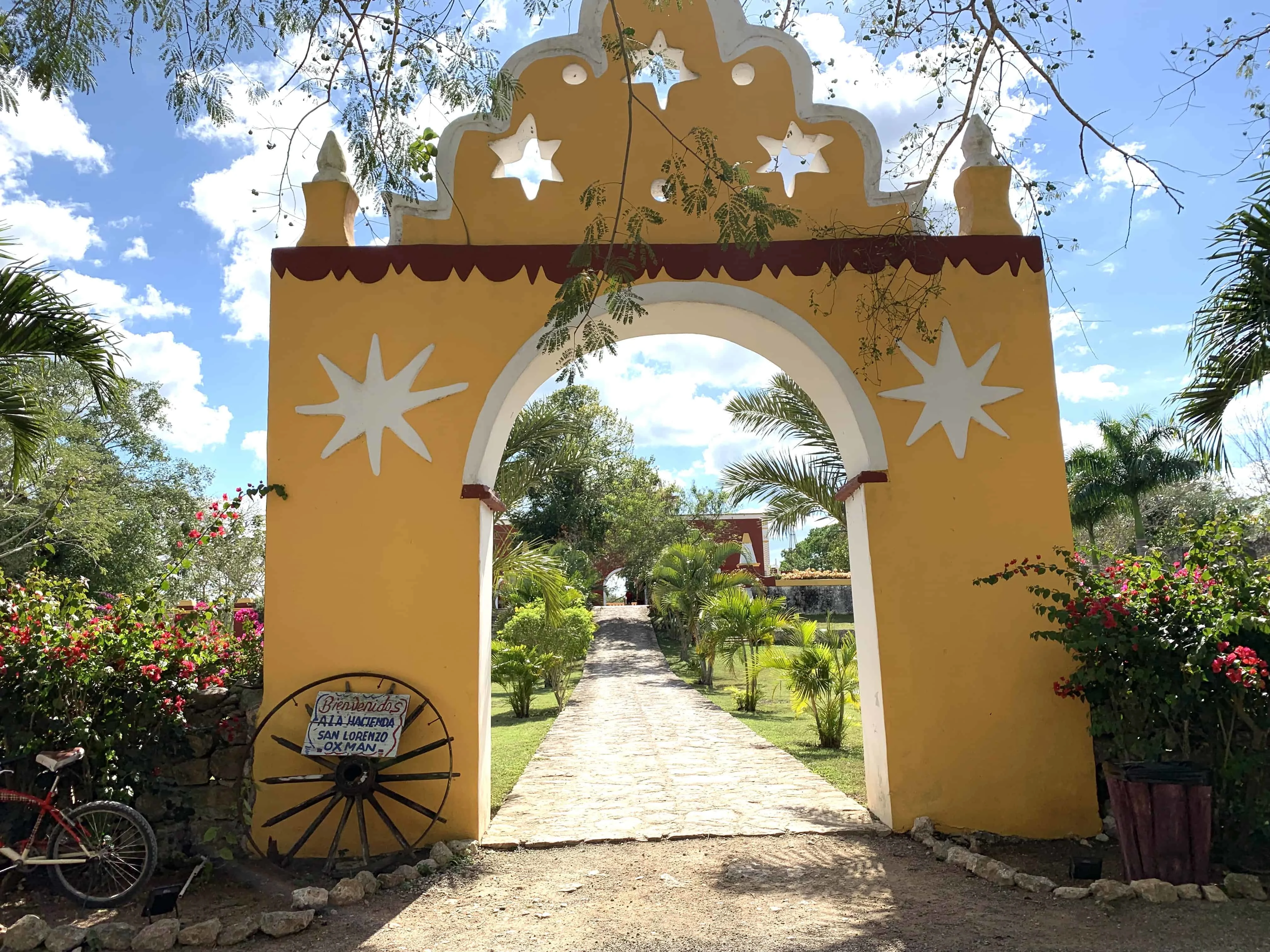 San Lorenzo Oxman Entrance