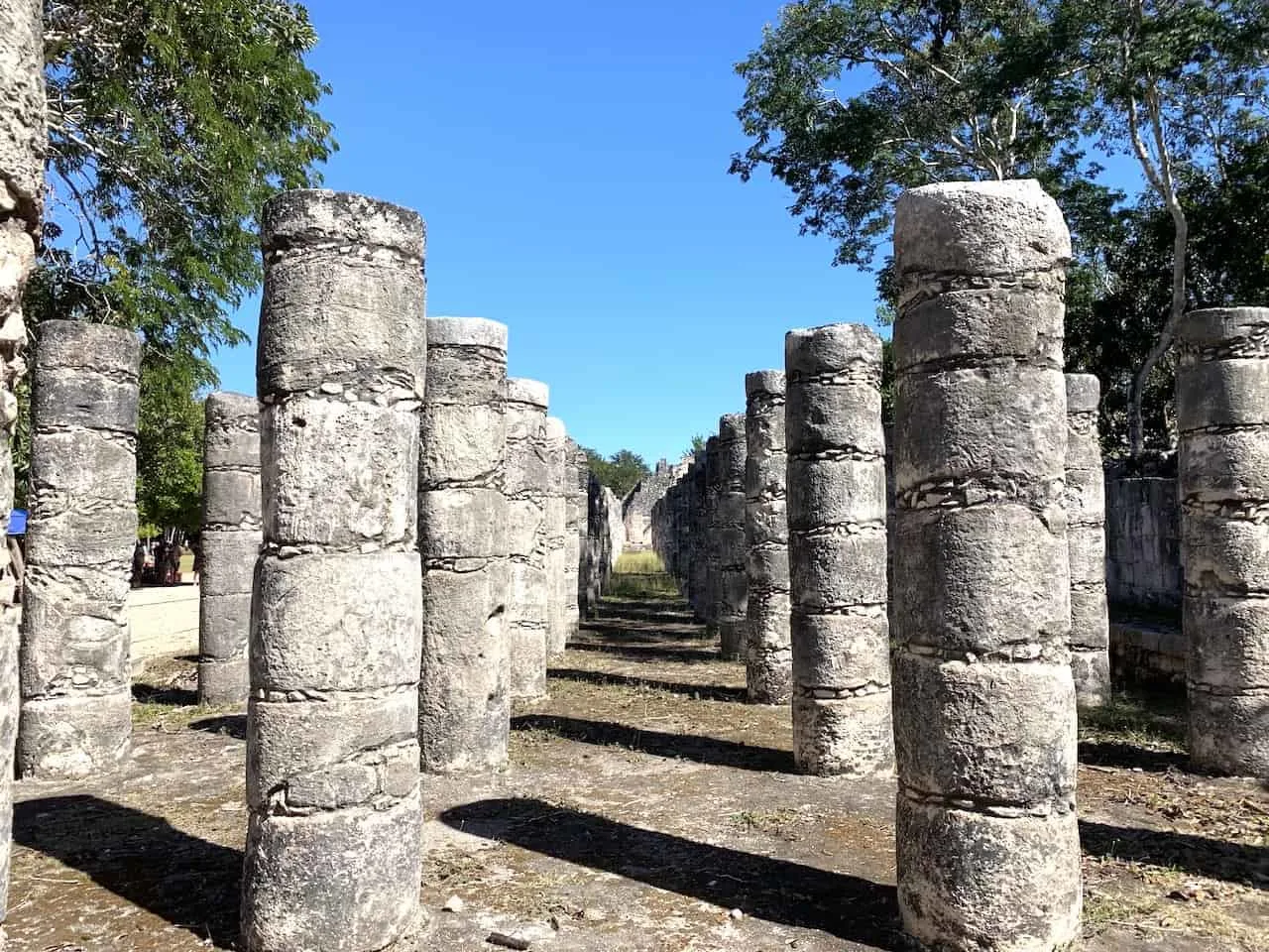 Square of the 1,000 Columns