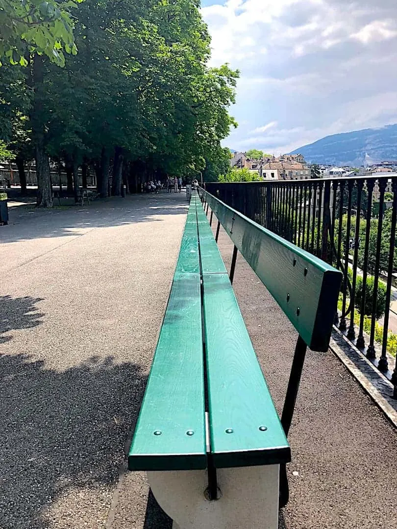 Treille Promenade Bench