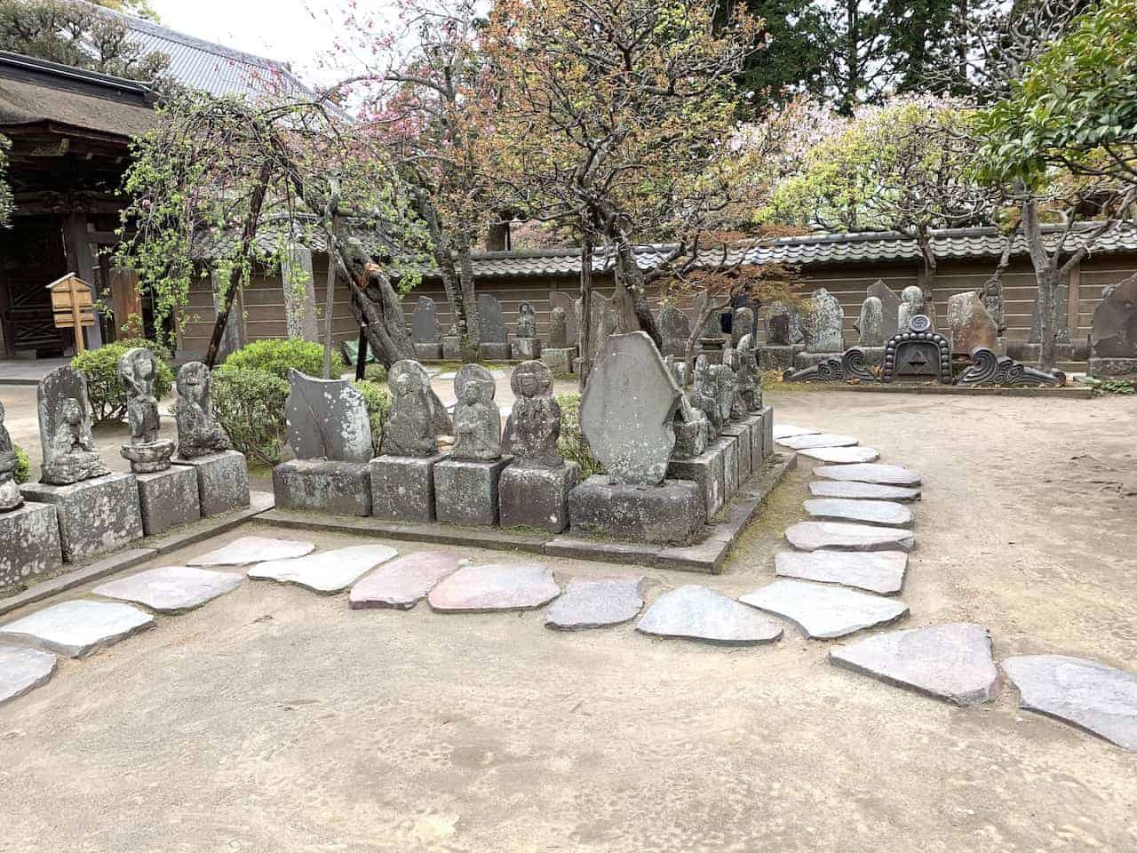 Engakuji Temple Statues