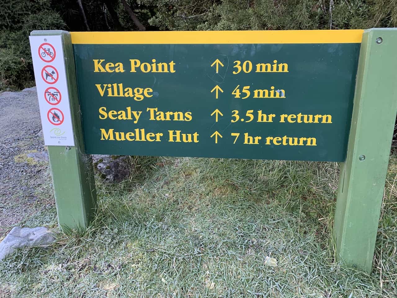 Mueller Hut Sign