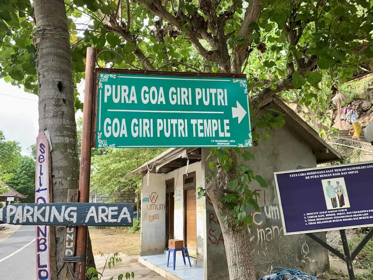 Goa Giri Putri Parking