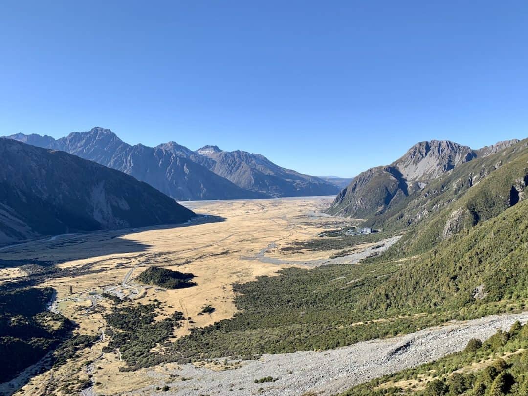 A Sealy Tarns Track Hiking Guide of Mount Cook National Park + MAP