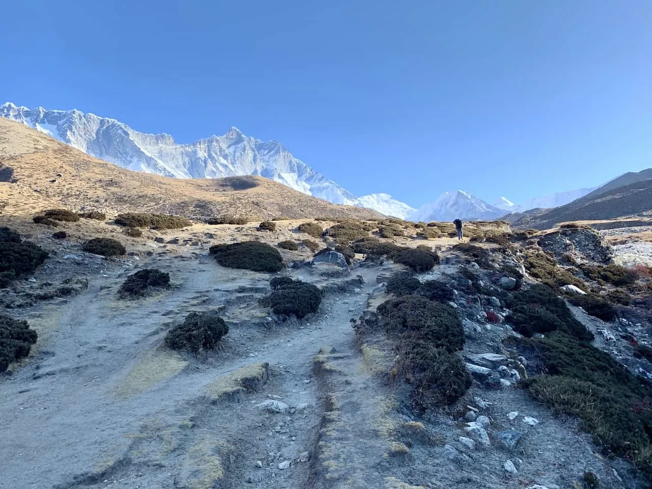 Dingboche to Chukhung Hiking