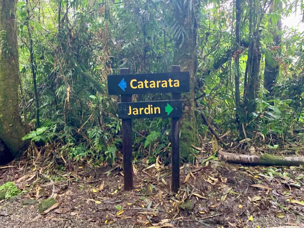 Catarata del Toro Signs