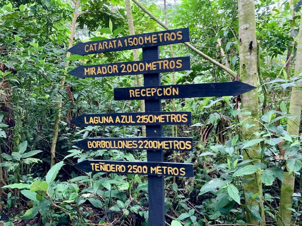 Rio Celeste Hiking Signs