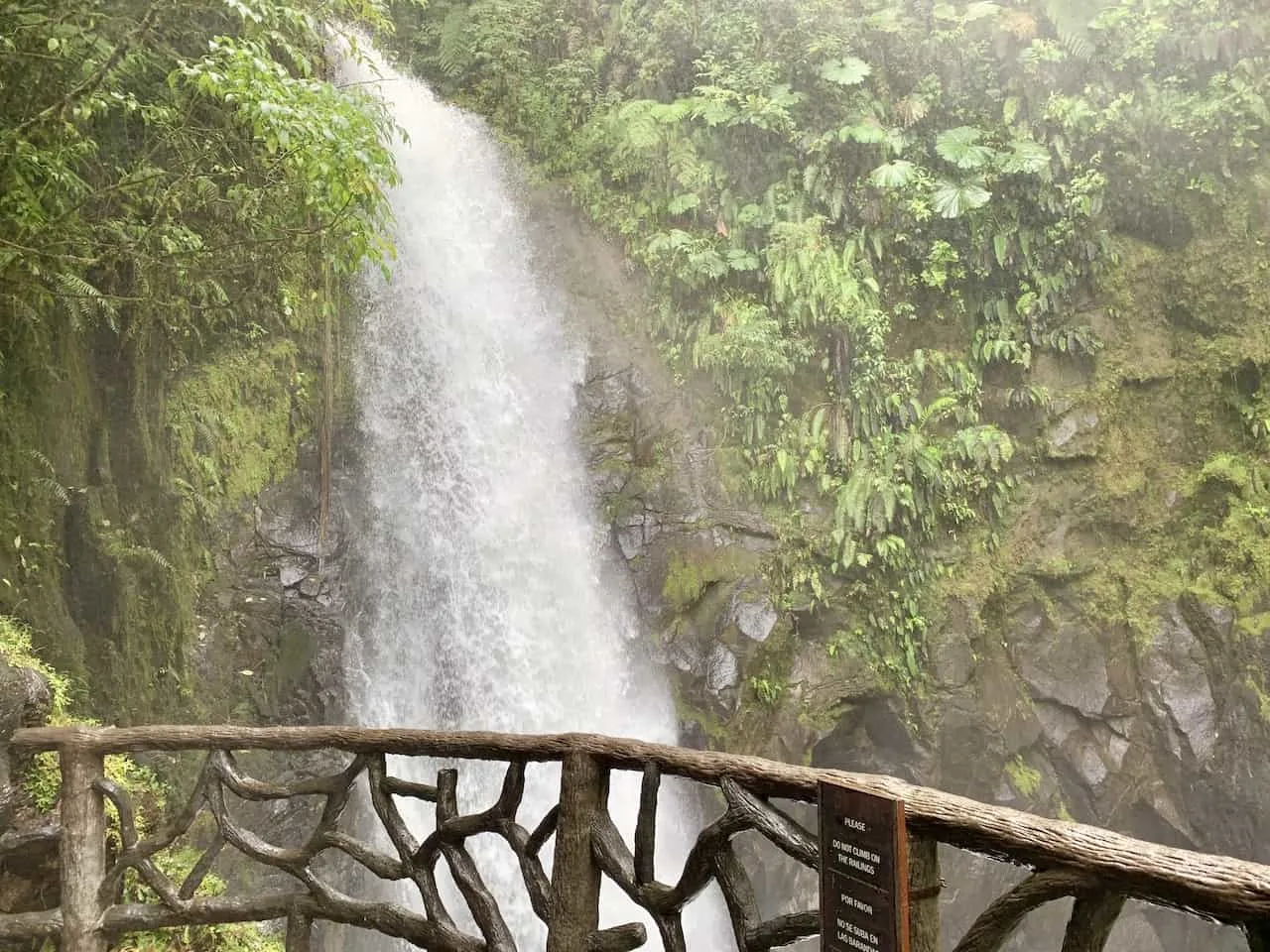 Upper Lookout Templo Waterfall
