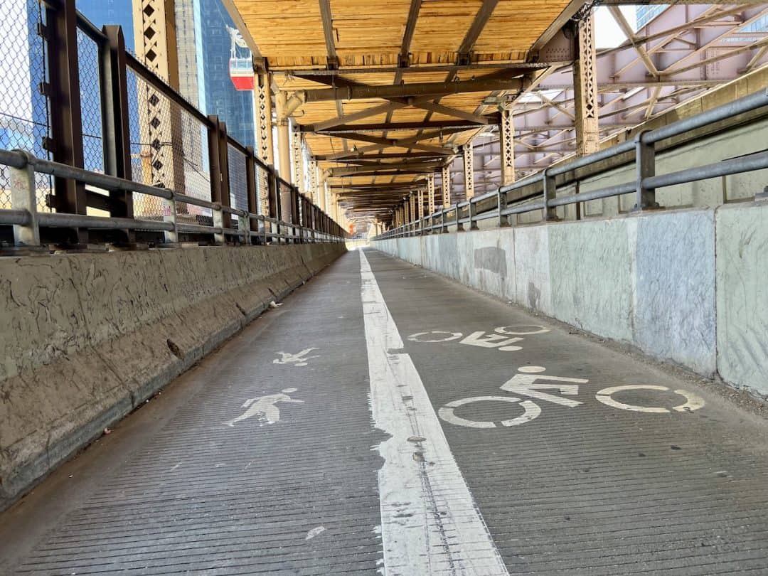 A Queensboro Bridge Walk from Manhattan to Queens (59th St Ed Koch)