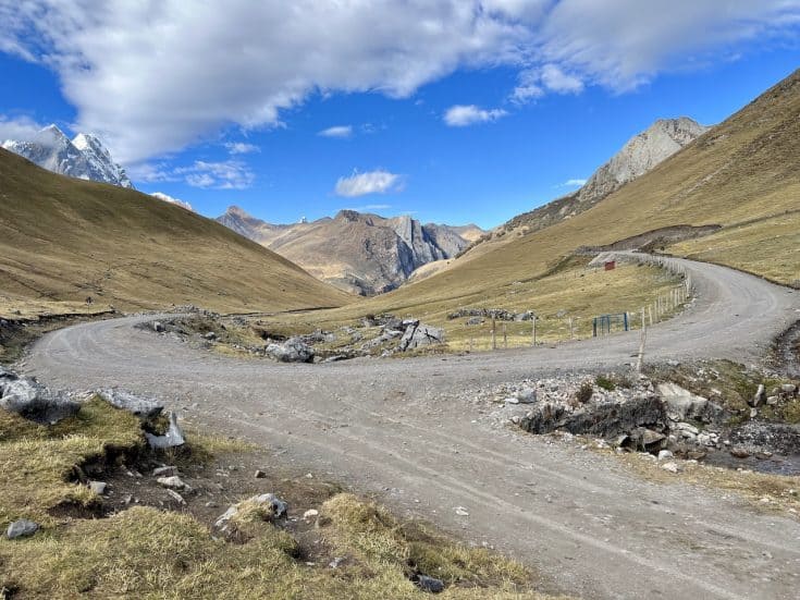 A Detailed Breakdown Of The Huayhuash Trek Map Routes More   Huayhuash Trek Start Of Hike 735x551 