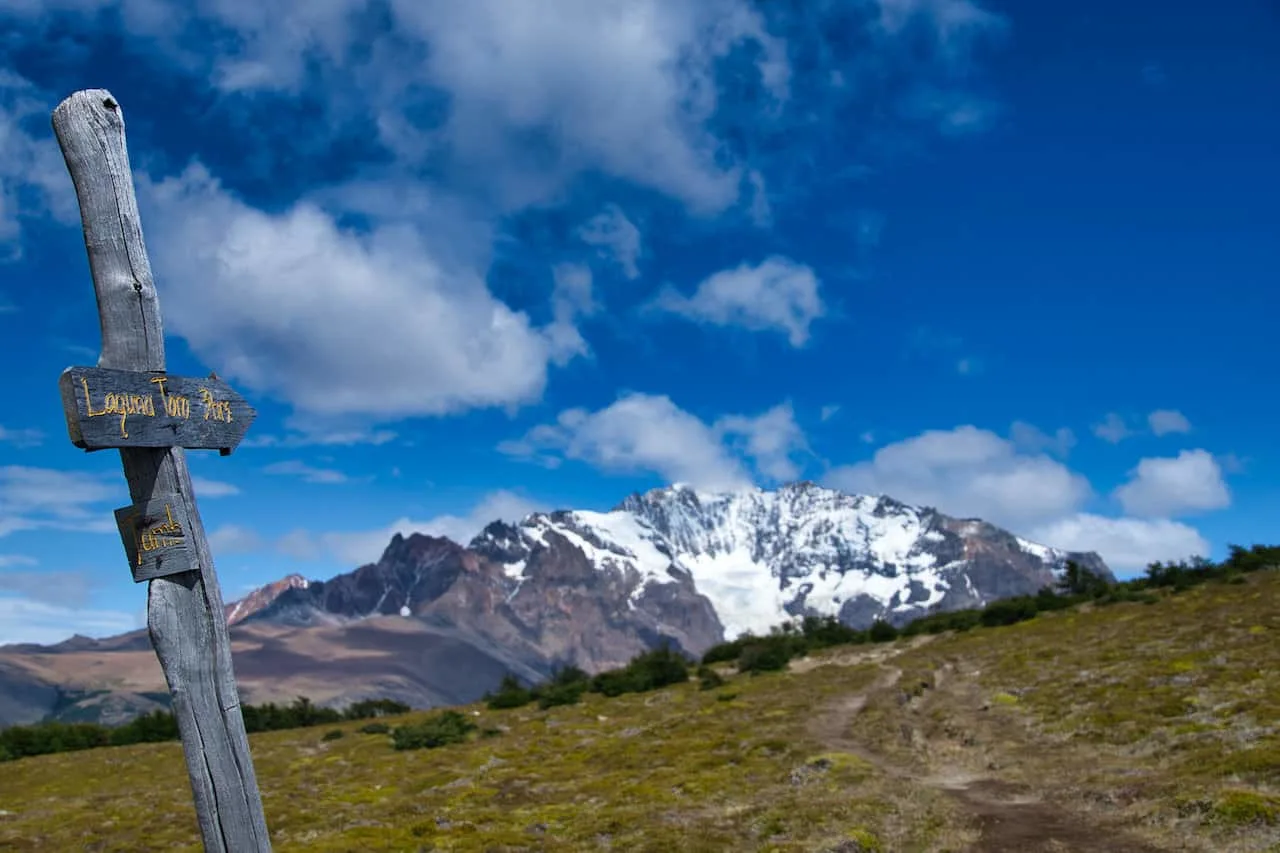 Laguna Toro Hiking Sign