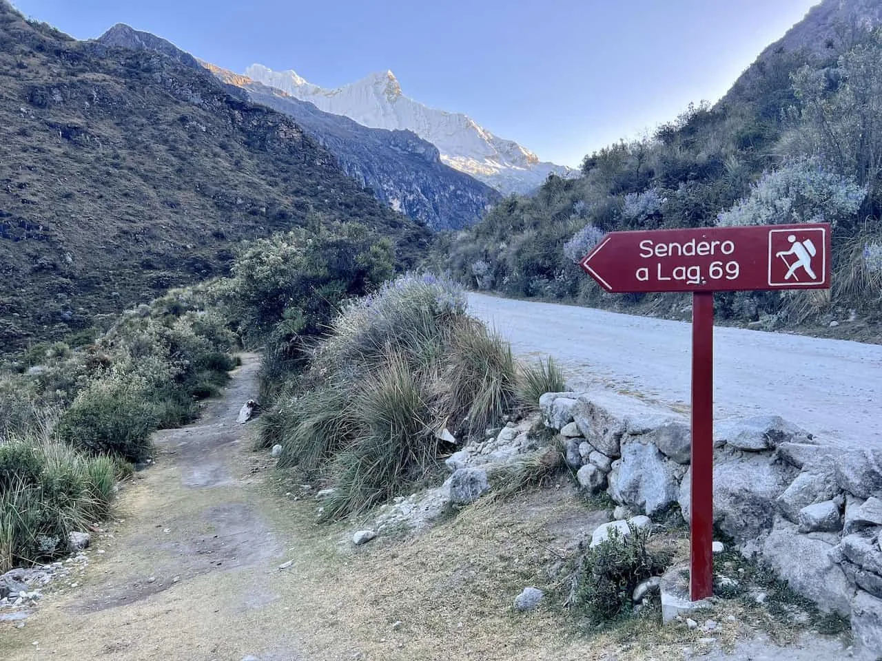 Laguna 69 Trailhead