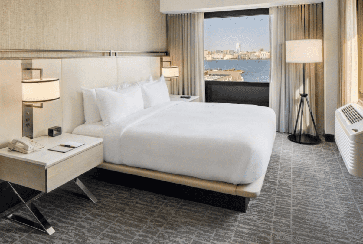 10 Fantastic Hotels Near New York City in New Jersey (Skyline Views)