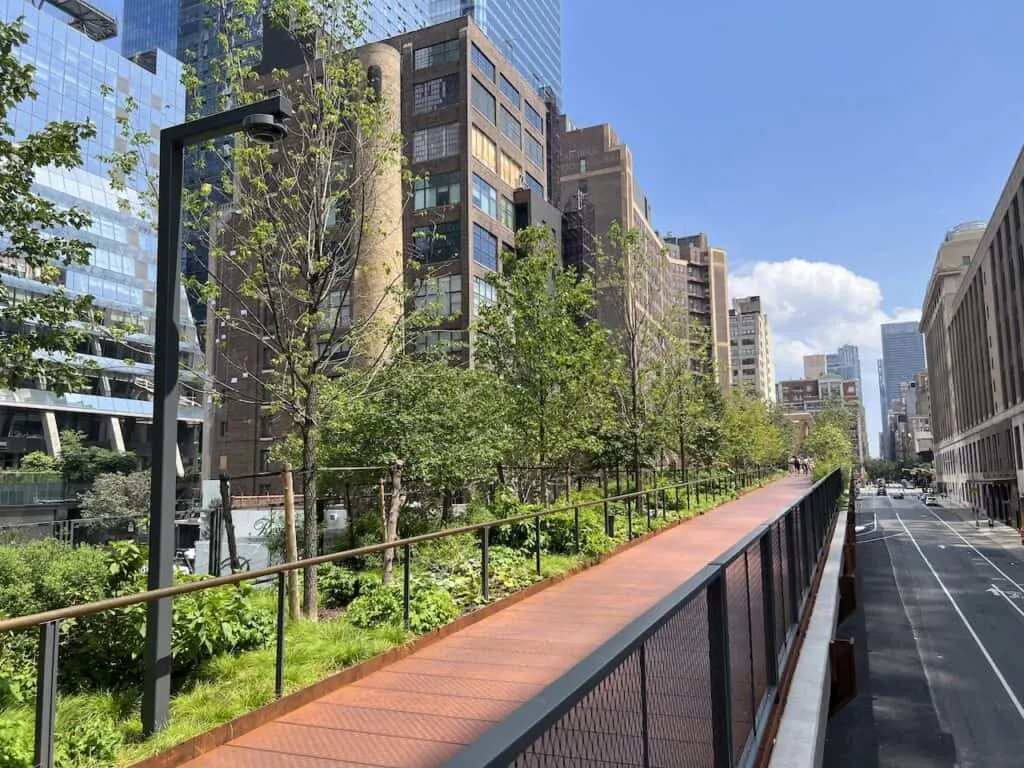 The High Line Park of New York City (Complete Visitor's Guide)