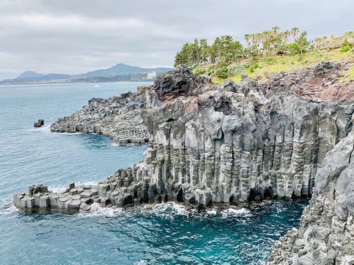 Visiting the Beautiful Daeopo Jusangjeolli Cliffs of Jeju Island