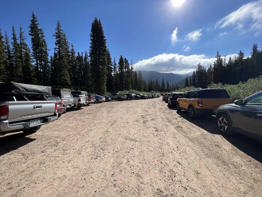 Silver Dollar Lake Trailhead Parking