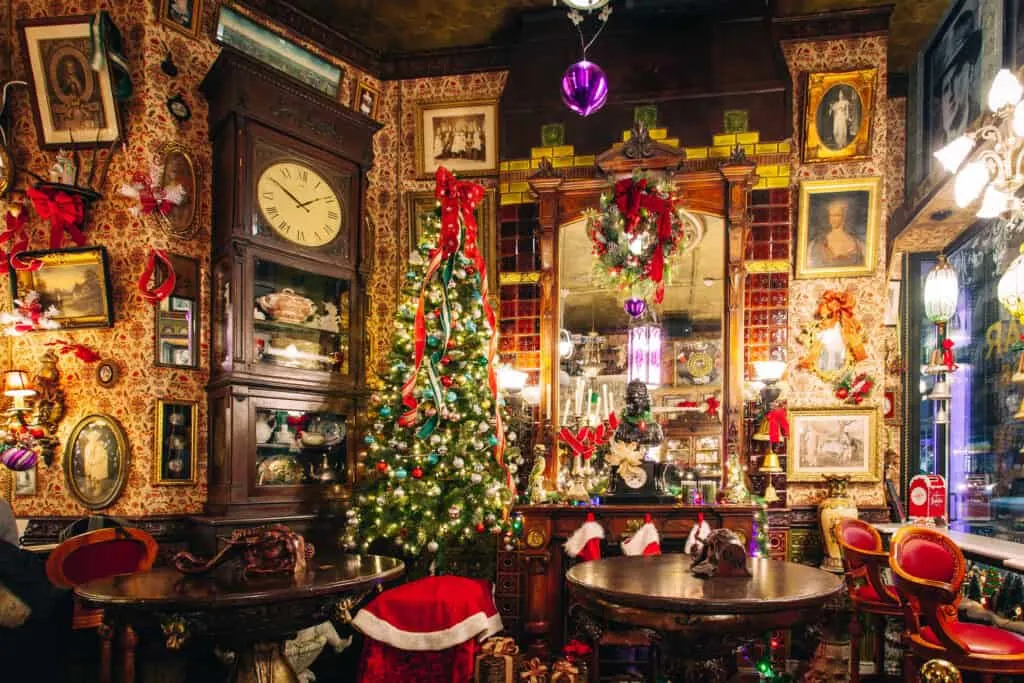 Oscar Wilde Christmas Restaurant NYC
