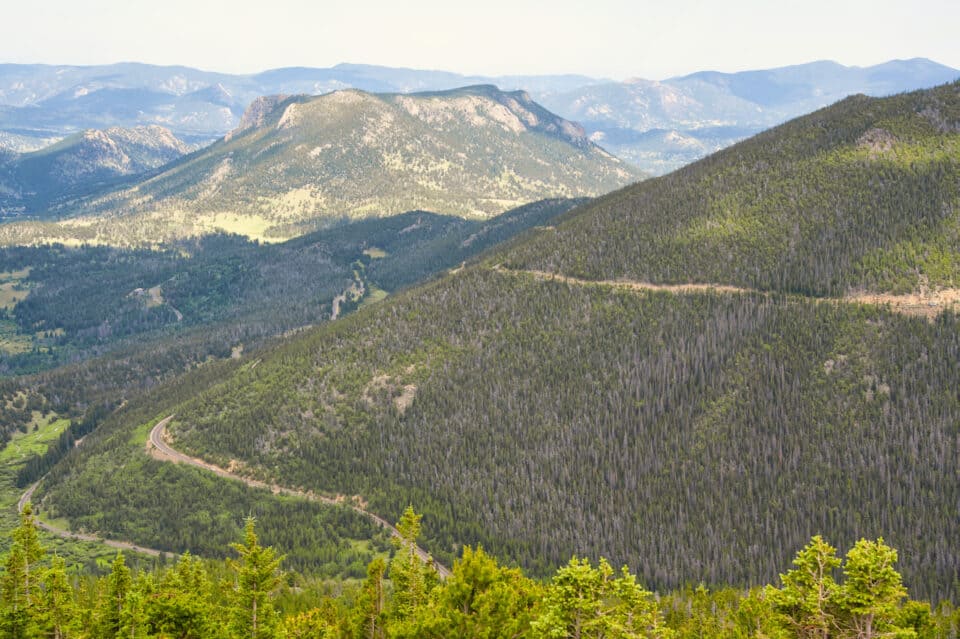 Trail Ridge Road RMNP Complete Guide (Views, Hikes, Map, & More)